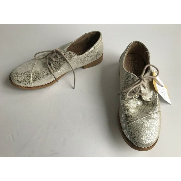 TOMS Crackled Silver Metallic Lace-Up Shoes Flats, Size 6 (US) - Picture 2 of 9